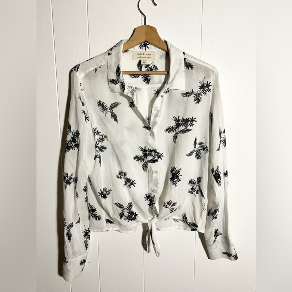 Cloth and stone Anthropologie white button down blouse palm tree pattern